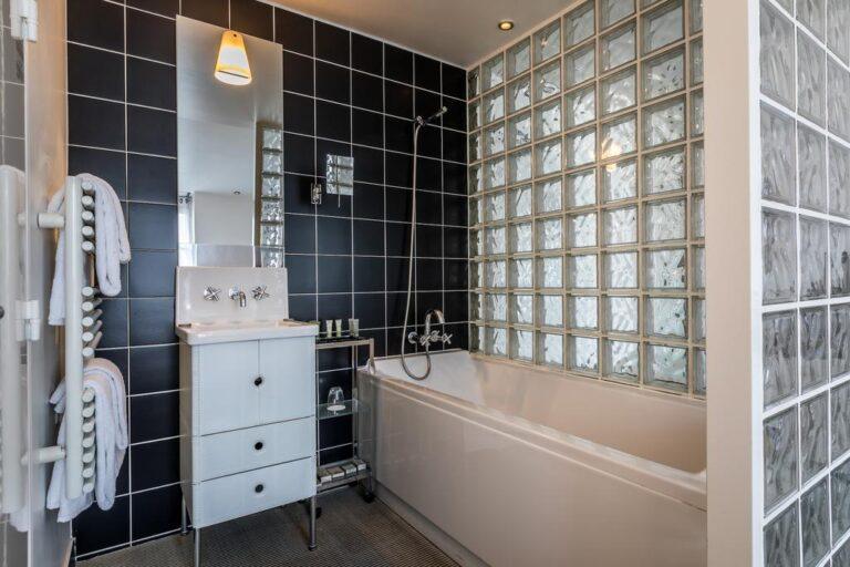 kube-hotel-1lieu1salle-sdb.jpg