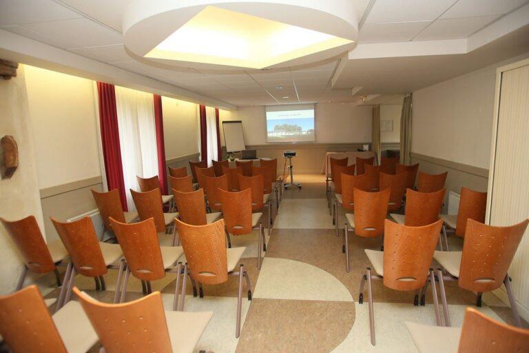 la-ferme-du-manet-1lieu1salle-conference.jpg