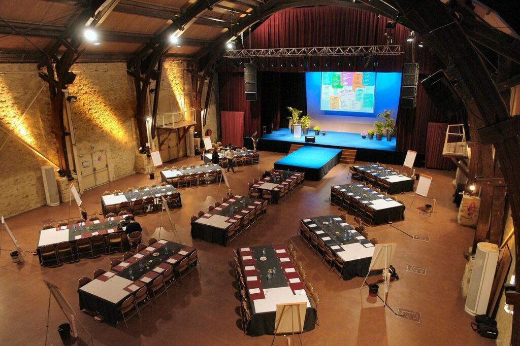 la-ferme-du-manet-1lieu1salle-meeting.jpg