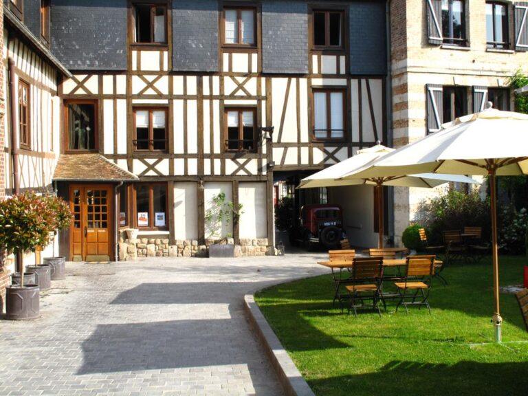la-licorne-hotel-restaurant-1lieu1salle-reunion-convention-seminaire.jpg