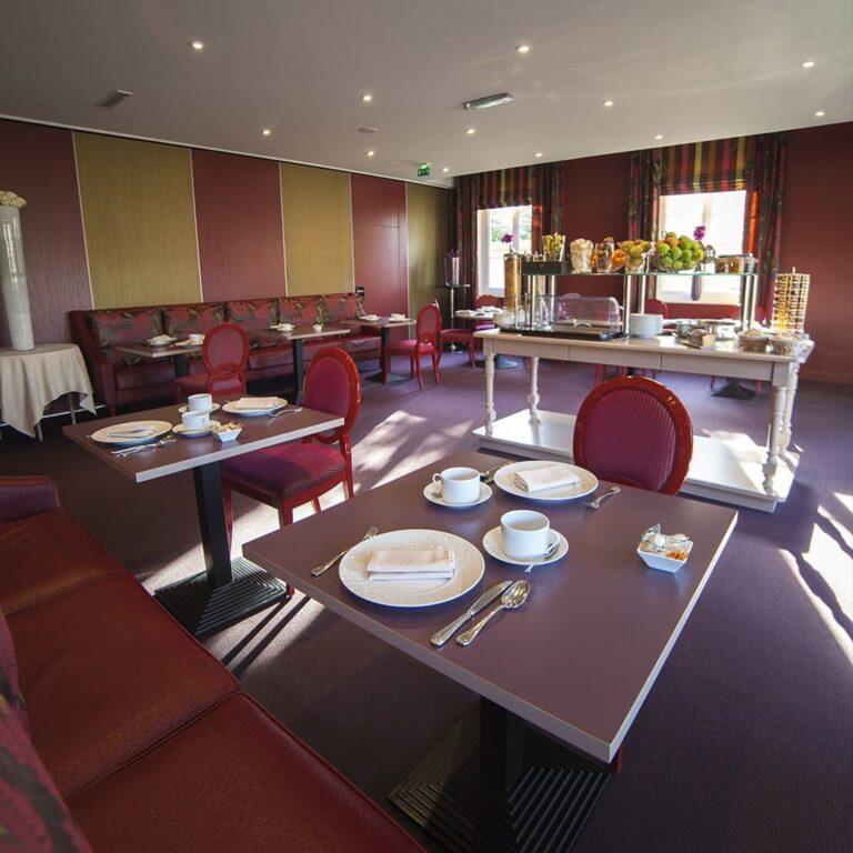 la-maison-rouge-1lieu1salle-hotel-restaurant.jpg