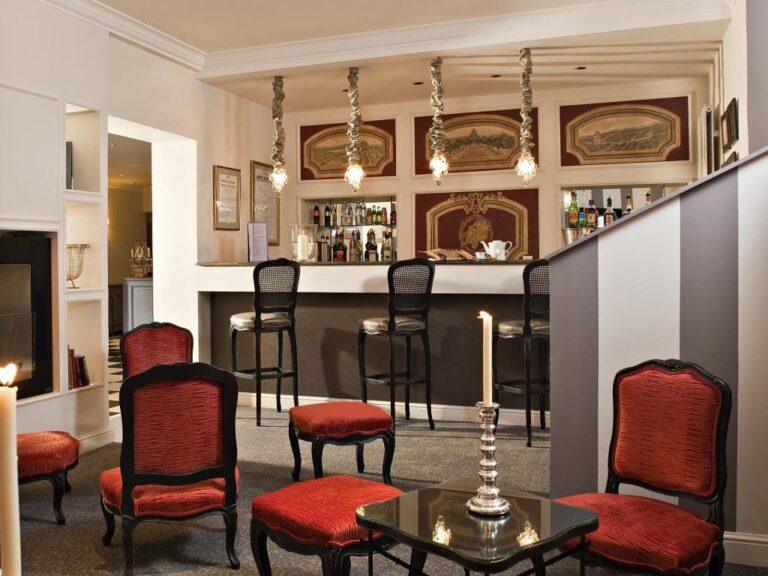 la-villa-d-est-1lieu1salle-bar.jpg