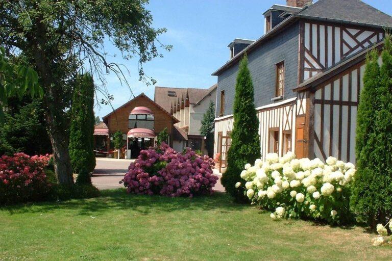 le-clos-deauville-saint-gatien-1lieu1salle-convention-jardin.jpg