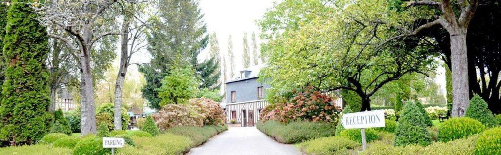 le-clos-deauville-saint-gatien-1lieu1salle-reunions-jardin.jpg