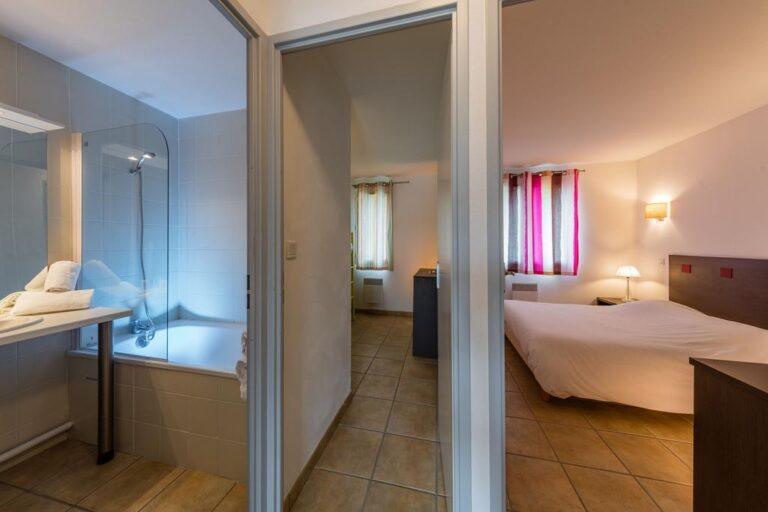 le-domaine-du-golf-d-albret-1lieu1salle-restaurant-hotel-chambre.jpg