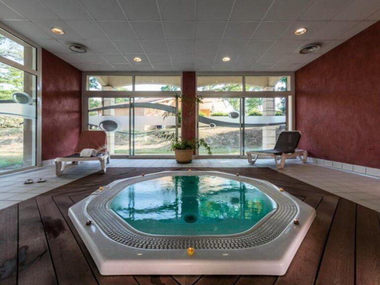 le-domaine-du-golf-d-albret-1lieu1salle-restaurant-hotel-sauna.jpg