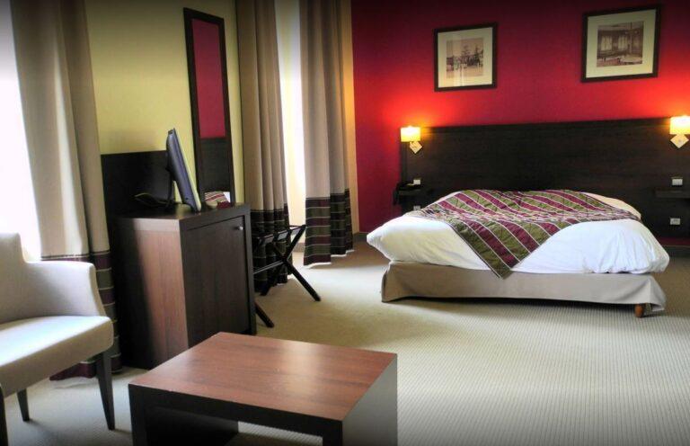 le-grand-hotel-du-hohwald-by-popinns-1lieu1salle-conferences-chambre.jpg