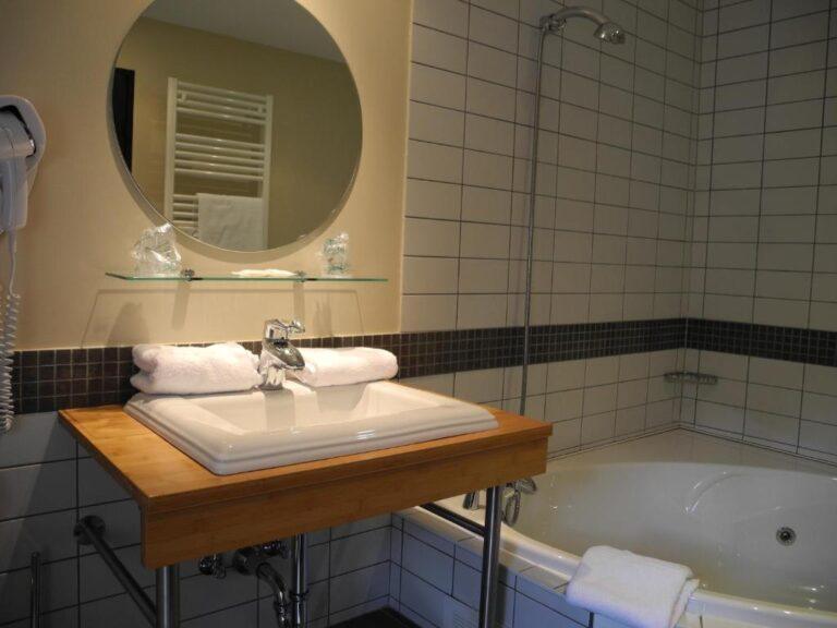le-grand-hotel-du-hohwald-by-popinns-1lieu1salle-seminaire-salle-de-bain.jpg