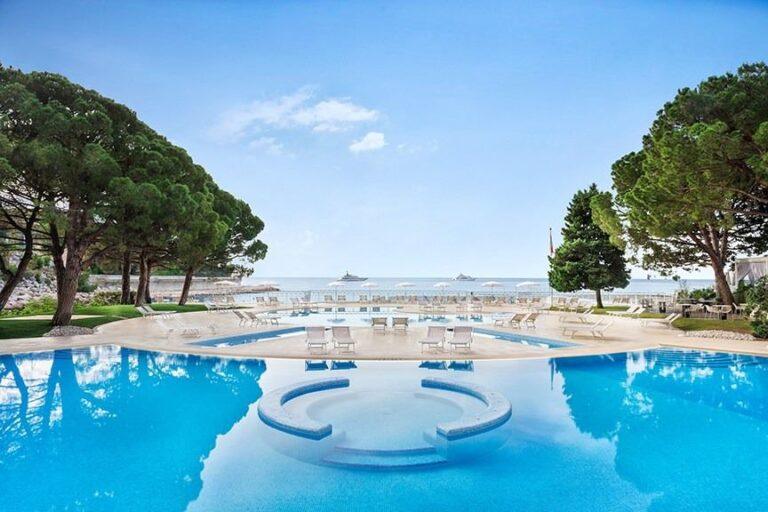 le-meridien-beach-plaza-1lieu1salle-hotel-restaurant-piscine.jpg