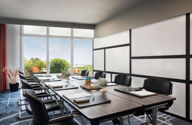 le-meridien-beach-plaza-1lieu1salle-hotel-restaurant-salle-meeting.jpg