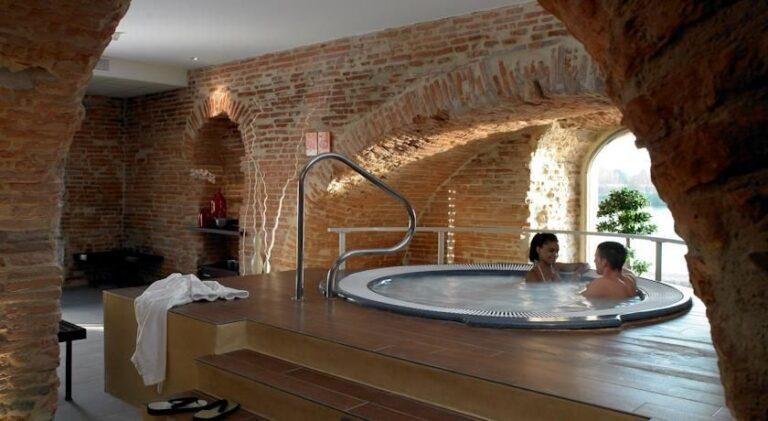 le-moulin-de-moissac-1lieu1salle-hotel-restaurant-jacuzzi.jpg
