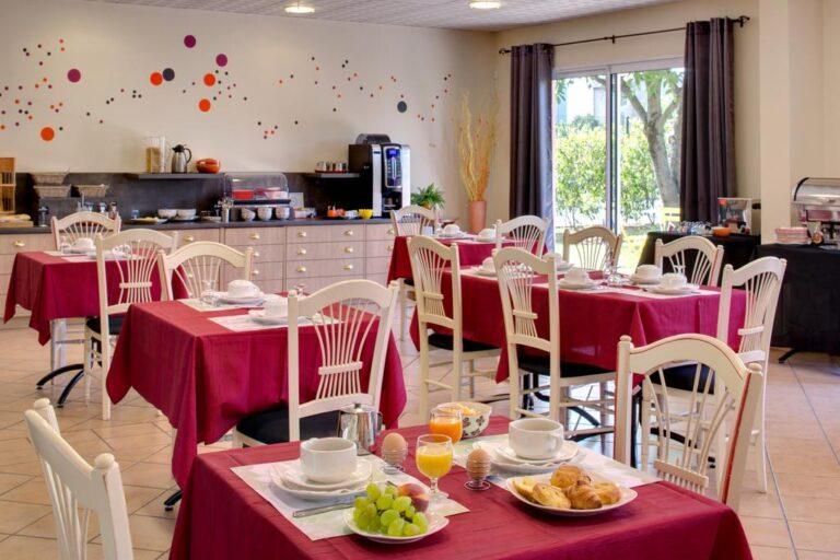 le-pariou-1lieu1salle-hotel.jpg