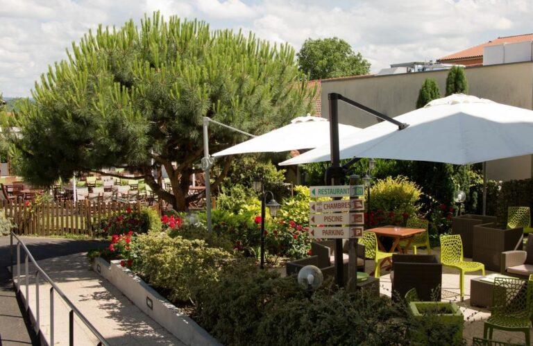 le-pariou-1lieu1salle-hotel-restaurant.jpg