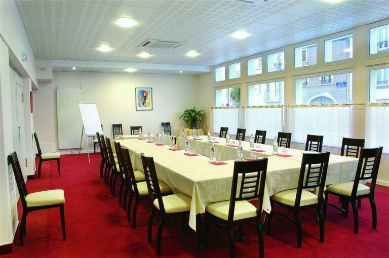 le-pariou-1lieu1salle-hotel-restaurant-seminaire.jpg