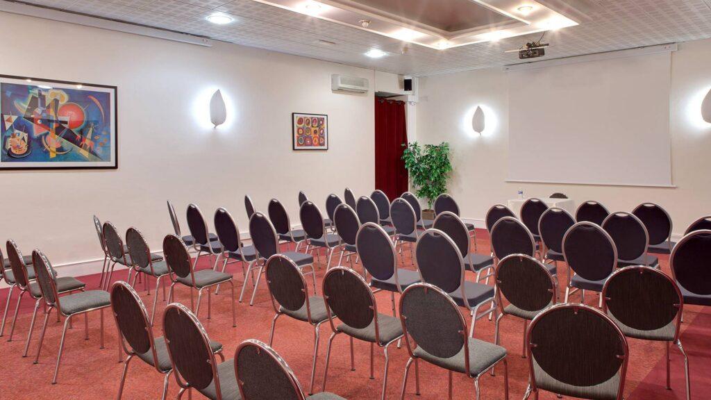 le-pariou-1lieu1salle-hotel-restaurant-seminaires.jpeg