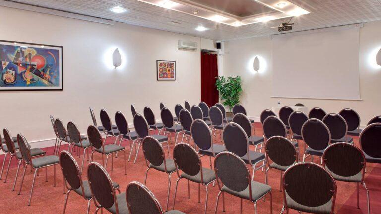 le-pariou-1lieu1salle-hotel-restaurant-seminaires.jpeg