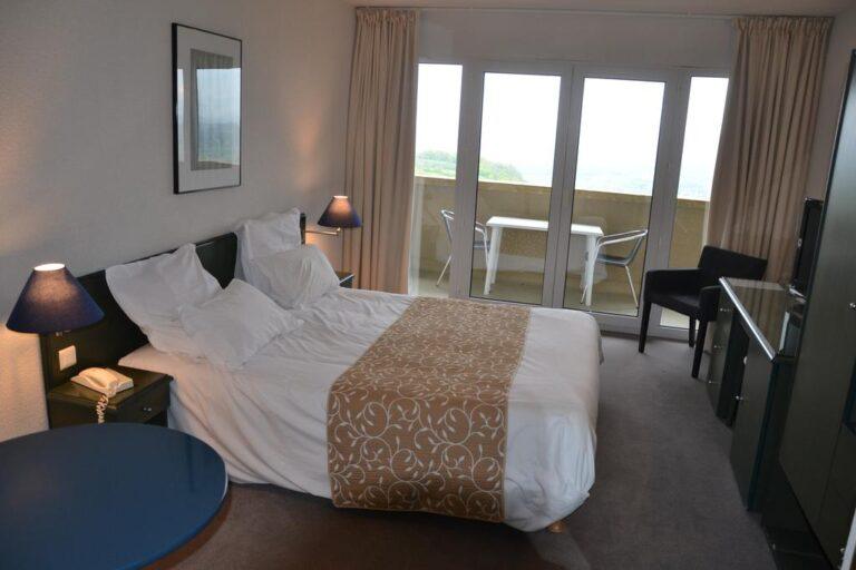 le-relais-de-castelnau-1lieu1salle-hotel-restaurant-chambre.jpg