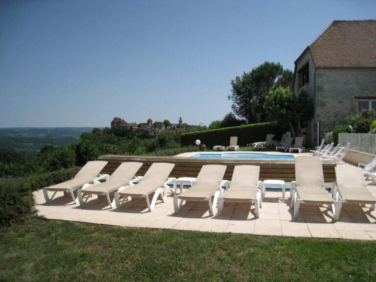 le-relais-de-castelnau-1lieu1salle-hotel-restaurant-exterieur.jpg