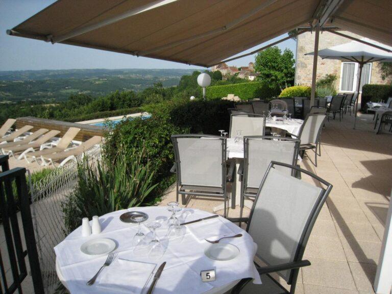 le-relais-de-castelnau-1lieu1salle-hotel-restaurant-terrasse.jpg