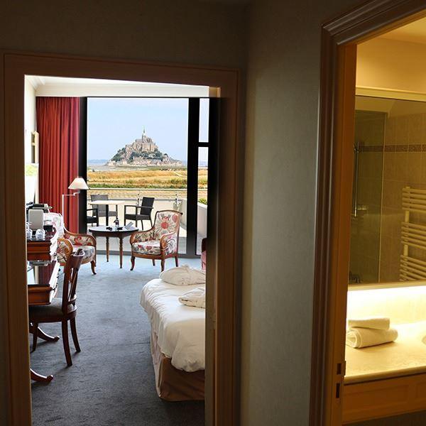 le-relais-saint-michel-1lieu1salle-hotel-restaurant-reunion-salon-vue.jpg