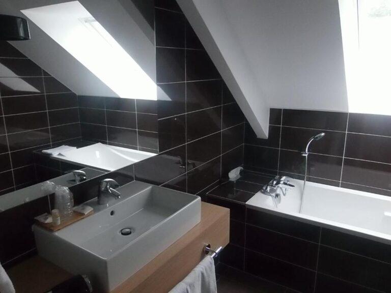le-rive-gauche-1lieu1salle-hotel-restaurant-salle-de-bain.jpg