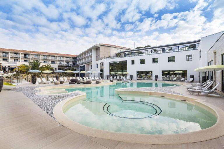 les-bains-d-arguin-1lieu1salle-piscine-exterieur.jpg