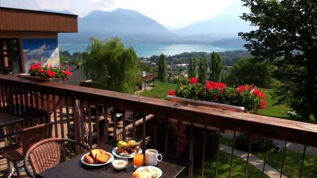 les-balcons-du-lac-d-annecy-1lieu1salle-vue2.jpg