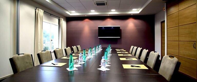 les-domaines-de-saint-endreol-golf-et-spa-resort-1lieu1salle-hotel-restaurant-reunion.jpg
