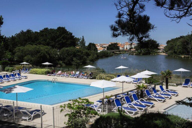 les-grands-espaces-olevene-1lieu1salle-piscine.jpg