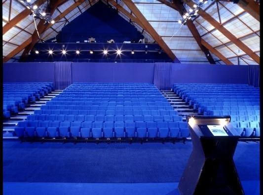 les-pyramides-1lieu1salle-conference.jpg