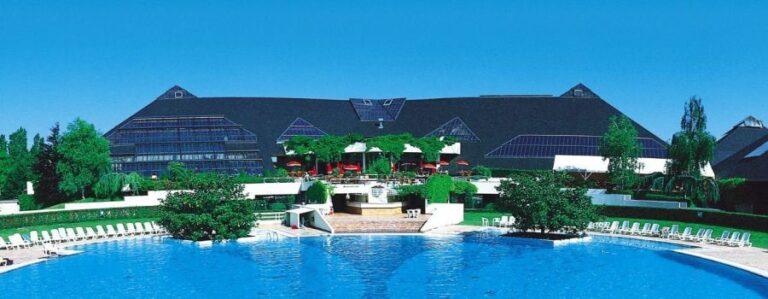 les-pyramides-1lieu1salle-piscine.jpg