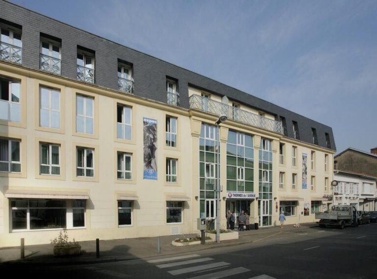 les-thermes-de-l-avenue-hotel-restaurant-1lieu1salle-reunion-facade.jpg