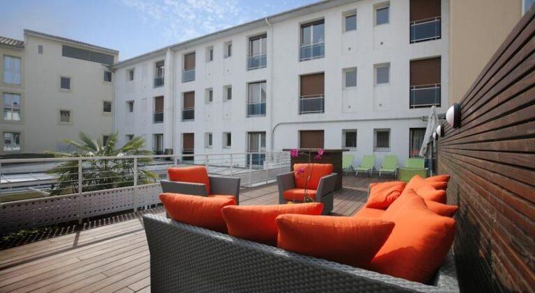 les-thermes-de-l-avenue-hotel-restaurant-1lieu1salle-reunion-terrasse.jpg