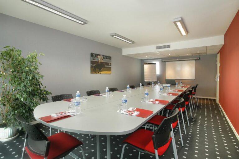 les-thermes-de-l-avenue-hotel-restaurant-1lieu1salle-salle-de-reunion.jpg
