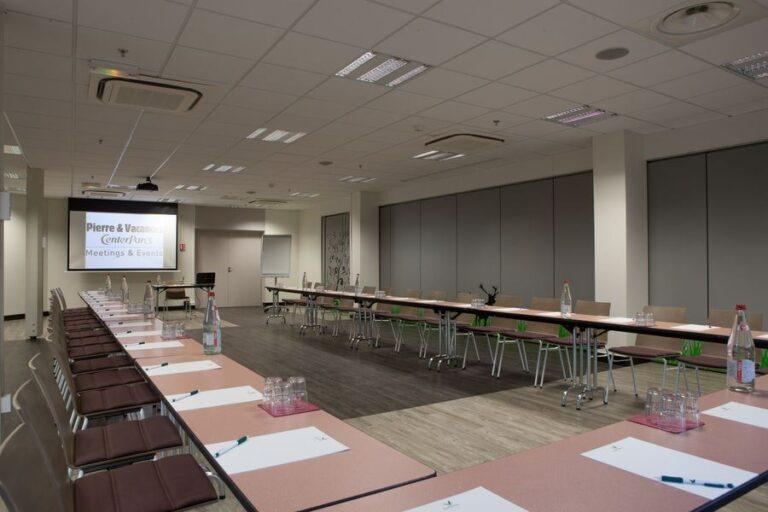 les_boisfrancs_center_parcs_salle_de_reunion.jpg