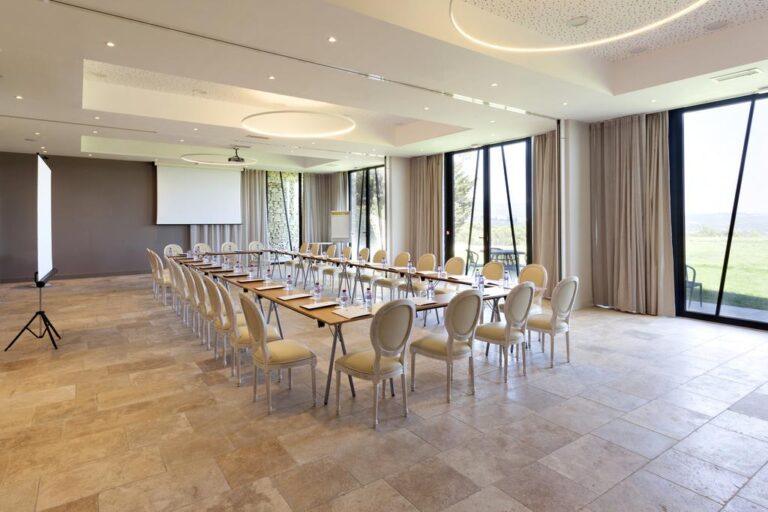 mas-des-herbes-blanches-1lieu1salle-congres2.jpg