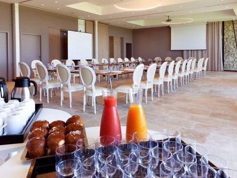 mas-des-herbes-blanches-1lieu1salle-evenements.jpg