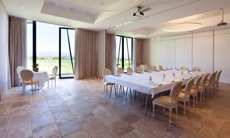mas-des-herbes-blanches-1lieu1salle-seminaire2.jpg