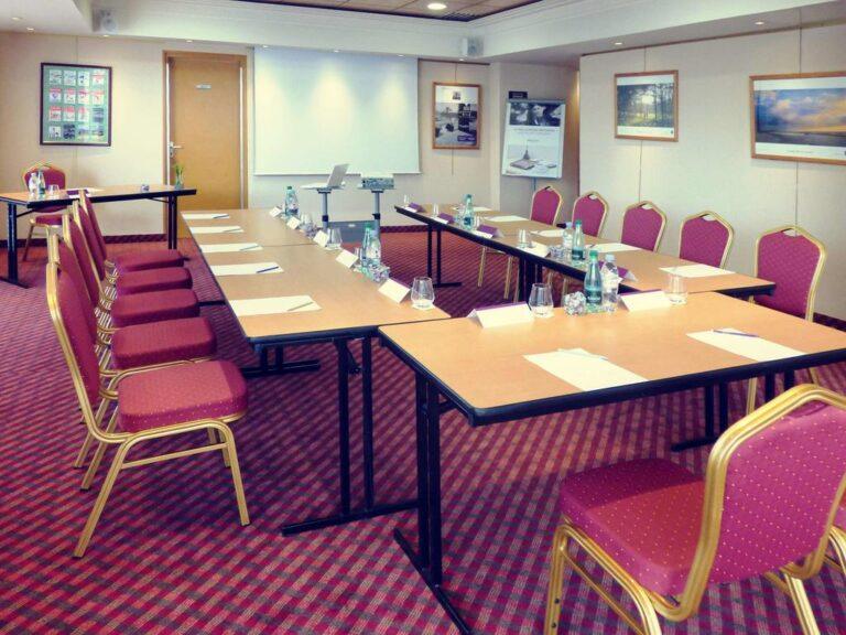 mercure-abbeville-centre-porte-de-la-baie-de-somme-1lieu1salle-hotel-restaurant-booking.jpg