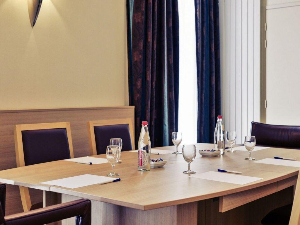 mercure-bayonne-centre-le-grand-hotel-1lieu1salle-hotel-restaurant-salle-de-reunion.jpg