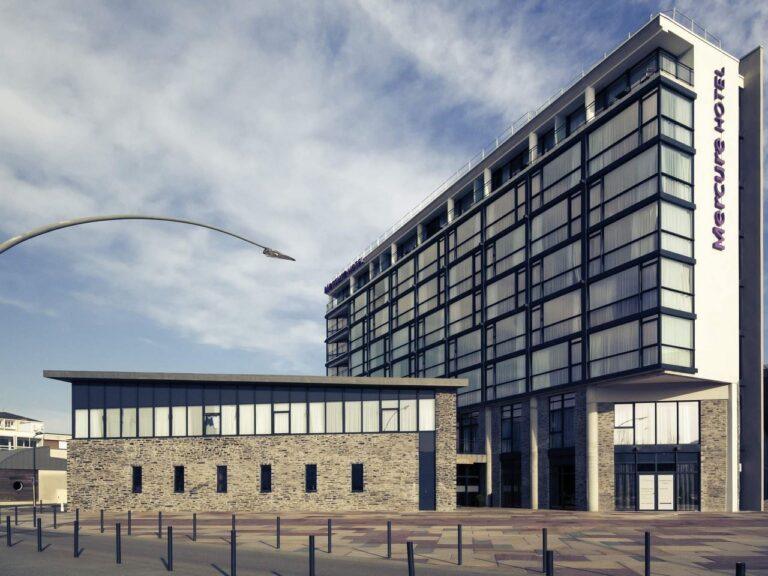 mercure-cherbourg-centre-port-1lieu1salle-hotel-restaurant-conference-facade.jpg