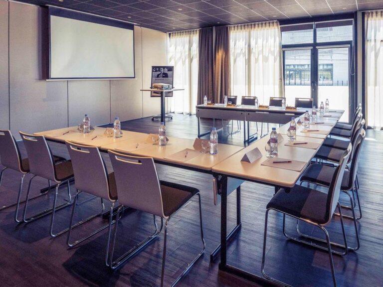 mercure-cherbourg-centre-port-1lieu1salle-hotel-restaurant-salle-de-conference.jpg