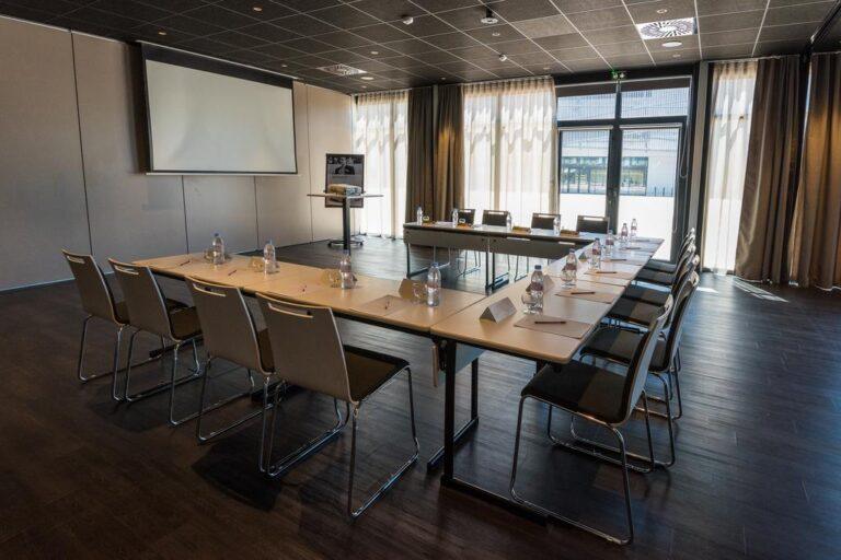 mercure-cherbourg-centre-port-1lieu1salle-hotel-restaurant-salle-de-seminaire.jpg