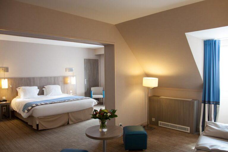 mercure-dinan-port-le-jerzual-1lieu1salle-suite.jpg