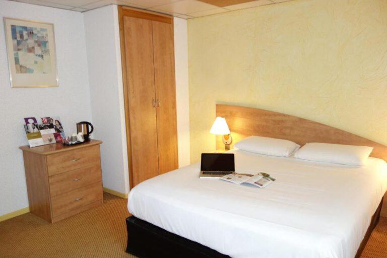 mercure-epinal-centre-1lieu1salle-chmb1.jpg