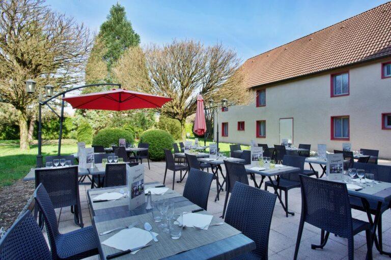 mercure-hexagone-luxeuil-les-bains-1lieu1salle-terrasse.jpg
