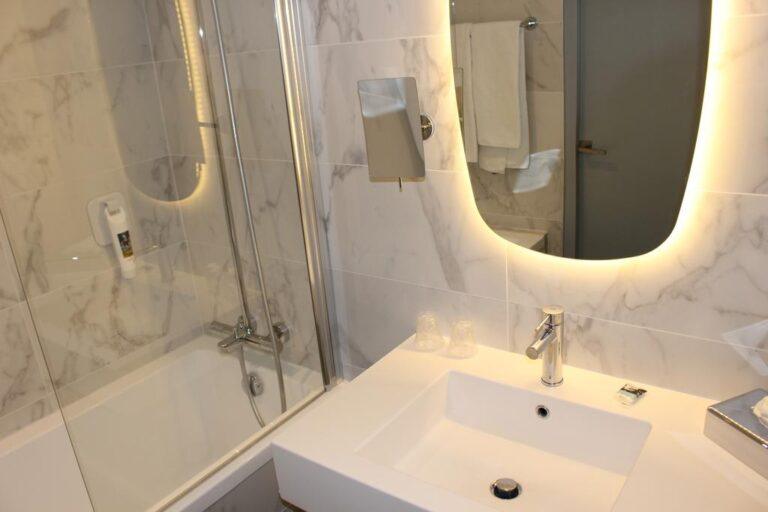 mercure-nancy-centre-stanislas-1lieu1salle-hotel-restaurant-reunion-salle-de-bain.jpg
