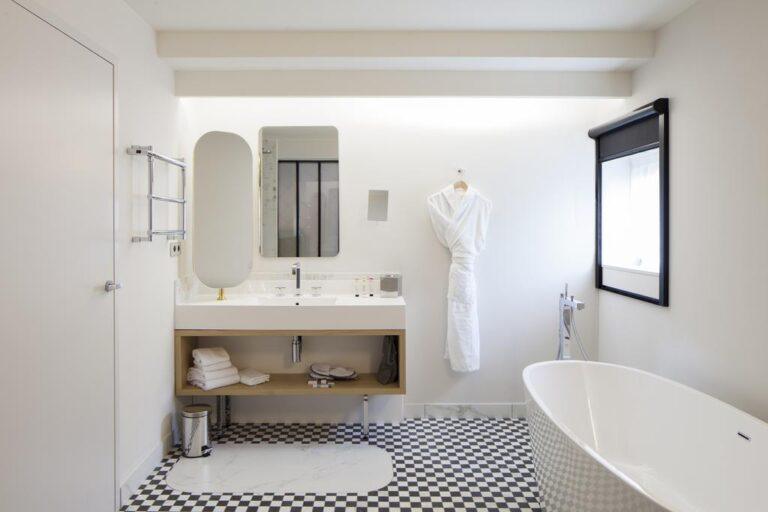 mercure-nantes-centre-gare-1lieu1salle-hotel-restaurant-evenement-salle-de-bain.jpg