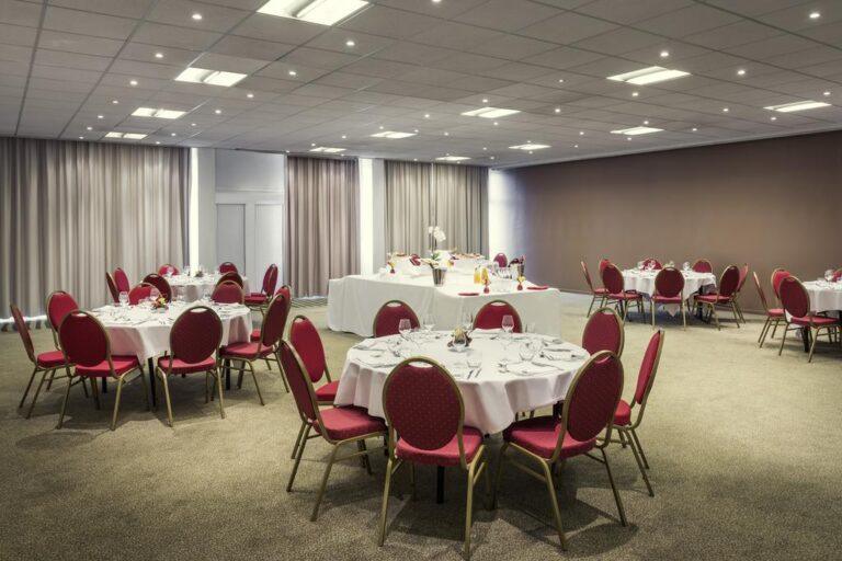 mercure-paris-le-bourget-hotel-restaurant-1lieu1salle-seminaires.jpg