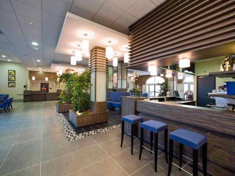 mercure-perigueux-centre-1lieu1salle-bar.jpg